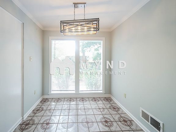 4th image of 3934 Glenroy Dr