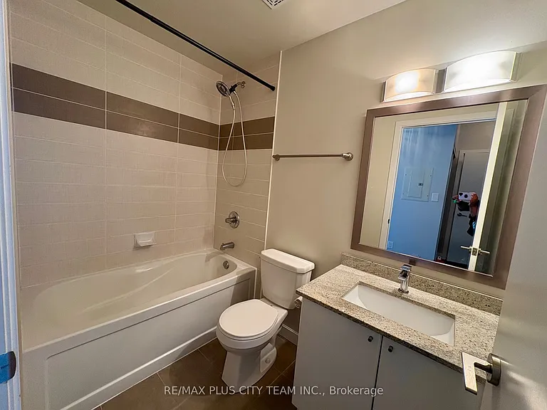 33 Bay St #2109 — Photo 9