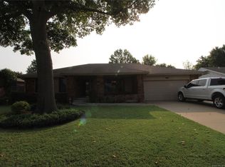 930 King Dr, Bartlesville, OK 74006