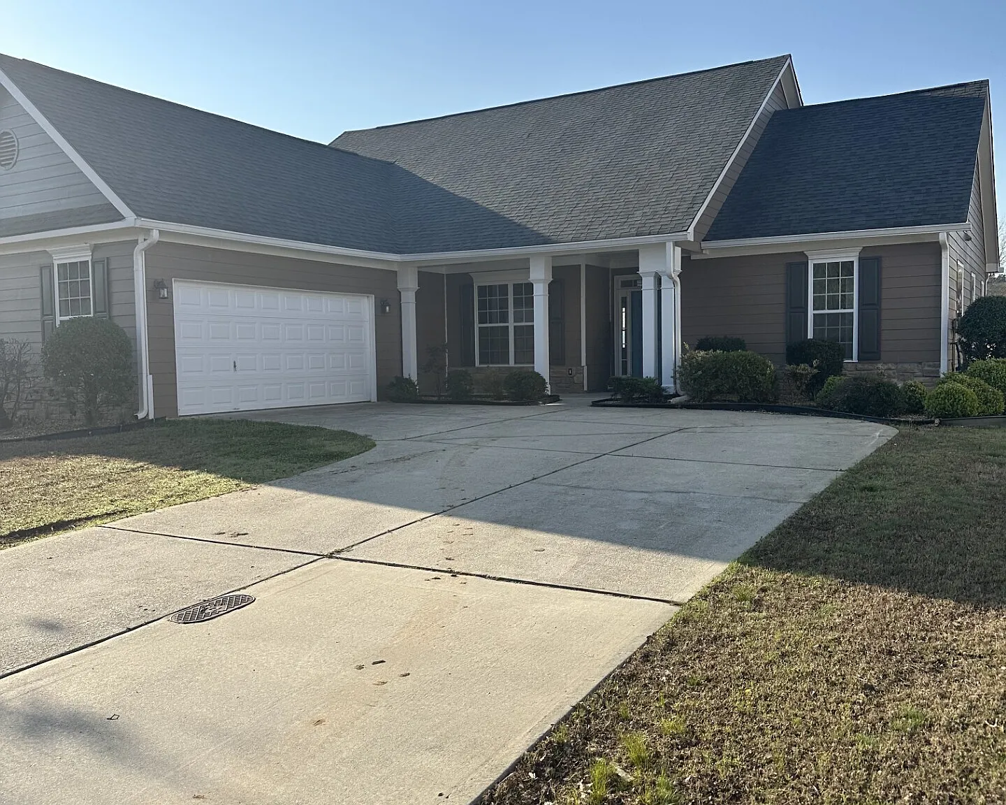 4 bed, 2.0 bath, 2476 sqft, $2,500 — Photo 3