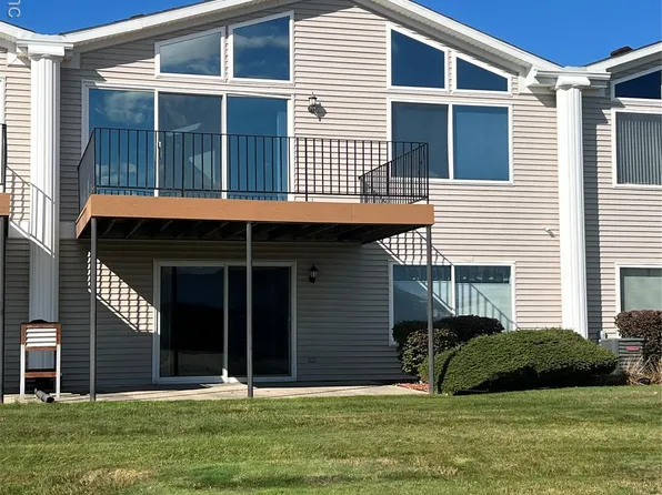823 Crystal Ln, Marysville, MI 48040