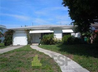 912 N Lakeside Dr, Lake Worth, FL 33460