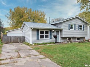 1106 Hawthorne Dr, Bettendorf, IA 52722