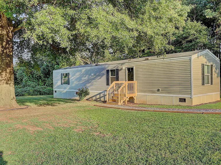 2748 Clineland Rd — Photo 2