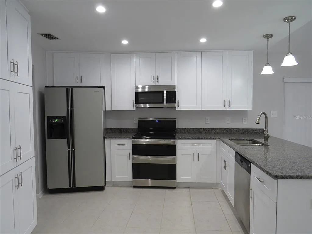 4 bed, 2.0 bath, 2159 sqft, $3,000 — Photo 4