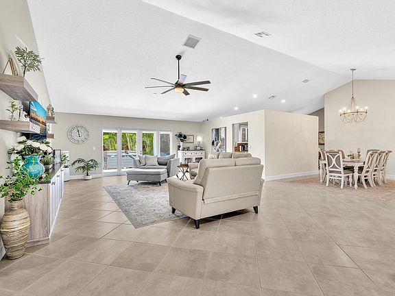 3rd image of 5999 Sun Berry Circle