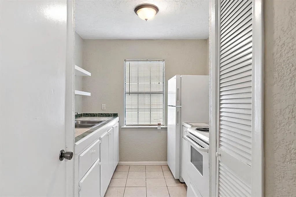 1927 Ave M 1/2 — Photo 1