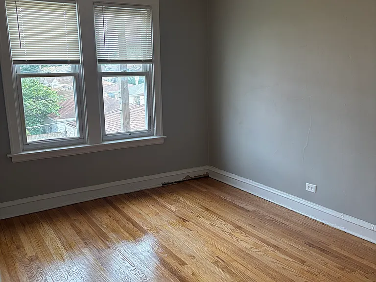 2907 W 56th St #2 — Photo 3