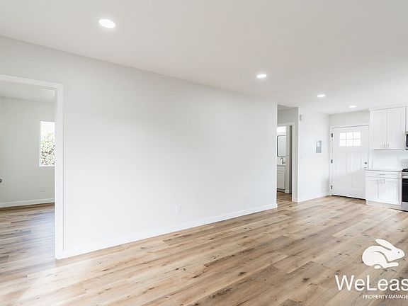 4th image of 305A Holly St