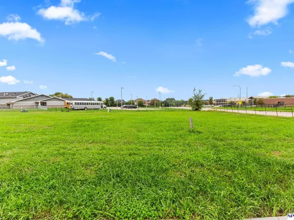 2322 Landing Ln, Blair, NE 68008