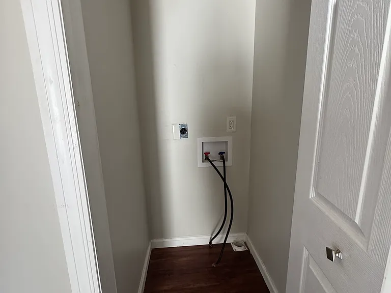 212 Crestview St — Photo 3