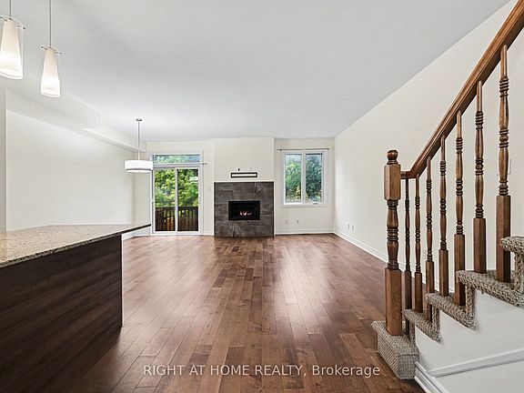 3rd image of 285 Munro St