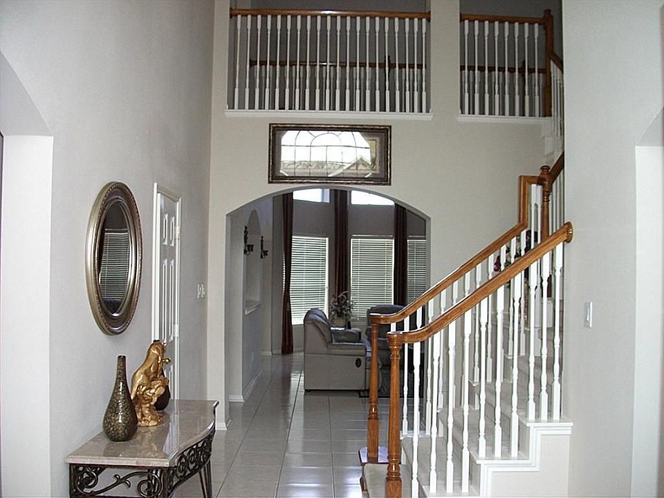 2nd image of 1323 Kyle Hill Ln