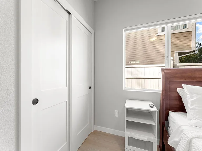 498 Johnston St — Photo 12