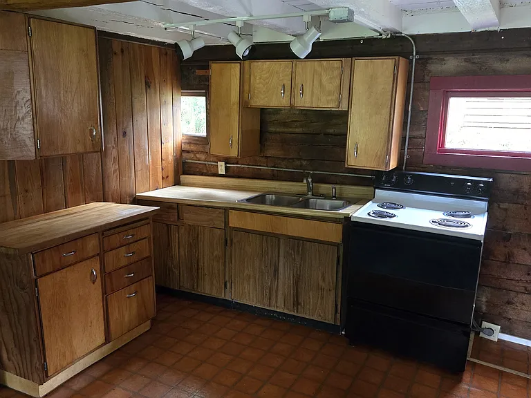 204 Hightower Rd — Photo 2