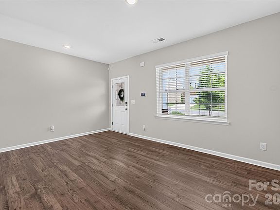 5th image of 5040 Deisy May Ln