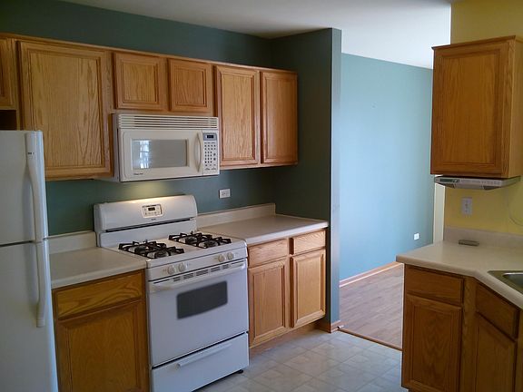 2nd image of 2180 N Arapahoe Trl