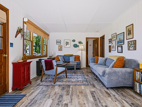 5th image of 576 Corlear Dr