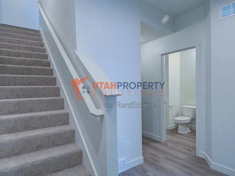 1047 W 400 S — Photo 5