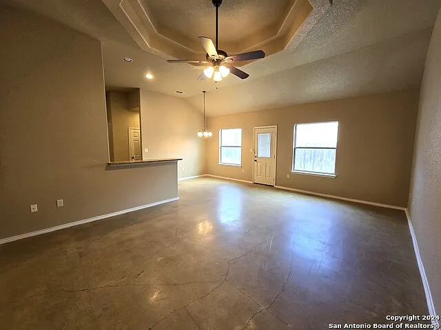 1084 Carolyn Cv — Photo 2