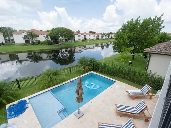11826 SW 13th Ct, Pembroke Pines, FL 33025