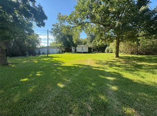 813 E Canal Rd, Highlands, TX 77562