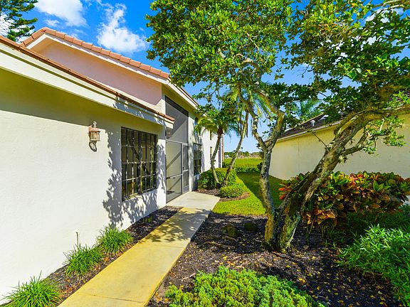3rd image of 475 Sherwood Forest Drive