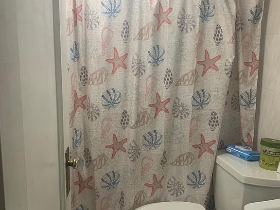 4th image of 94-24 Park Ln S #1