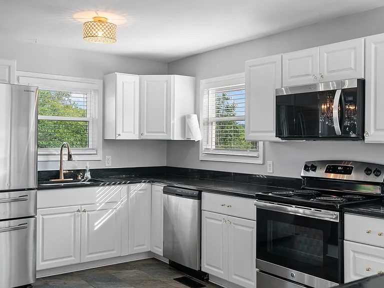 258 E Moody Ave — Photo 17