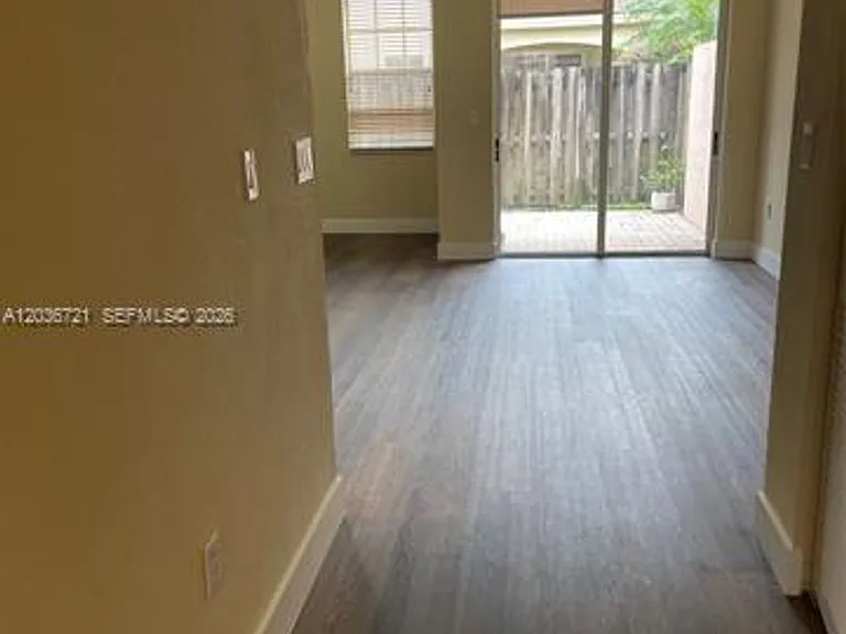 211 Las Brisas Cir #211 — Photo 5