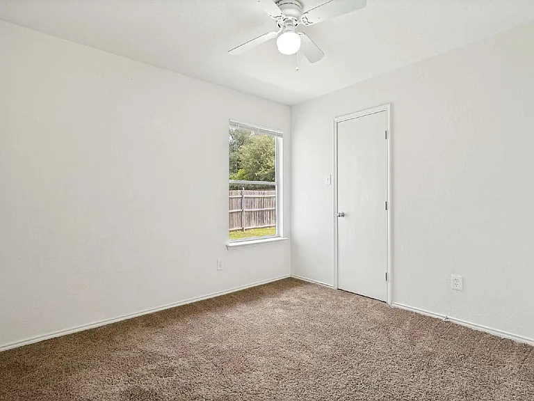 416 Bretts Way — Photo 7