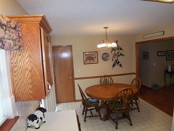 5th image of 1222 Lone Star Ct