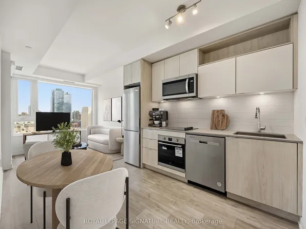 60 Princess St #913, Toronto, ON M5A 2C7