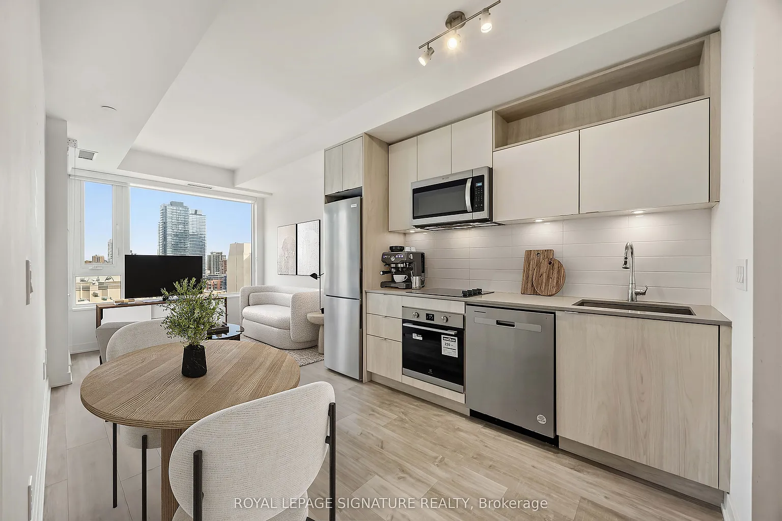 60 Princess St #913 photo 1