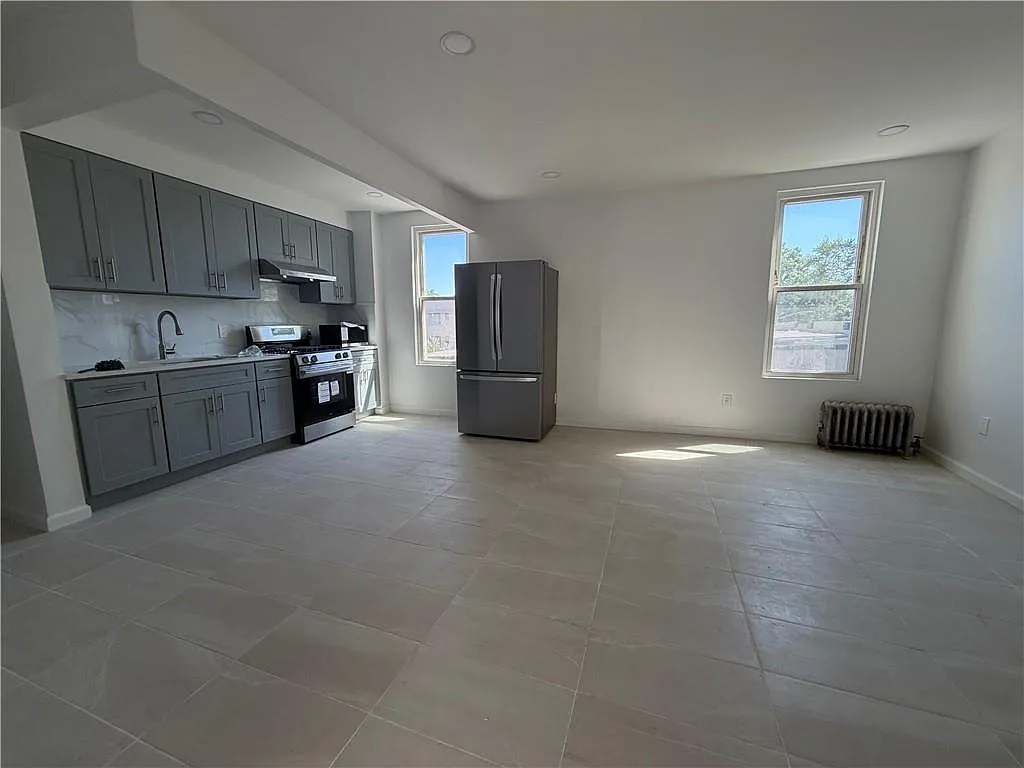 4 bed, 1.0 bath, 1000 sqft, $3,750 — Photo 2