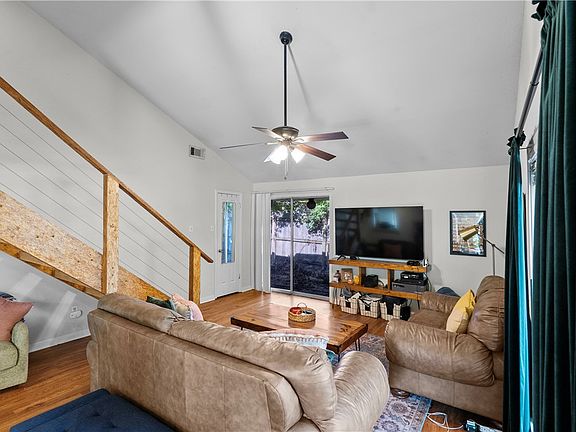 5th image of 1818 Langford St