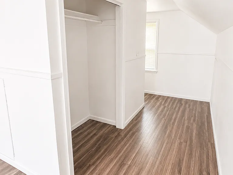 19152 Grandville Ave — Photo 12