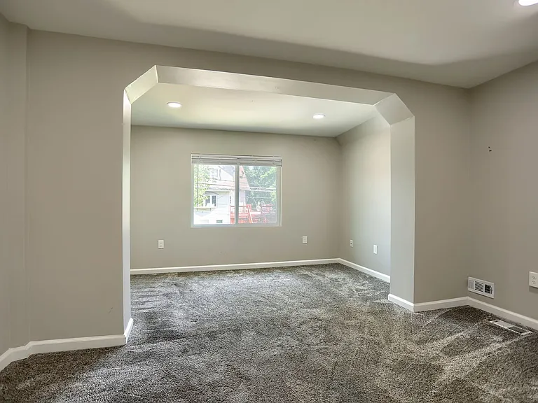 1207 Anglesea St — Photo 12