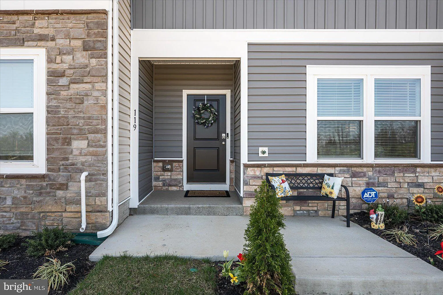 3 bed, 2.5 bath, 1516 sqft, $2,150 — Photo 2