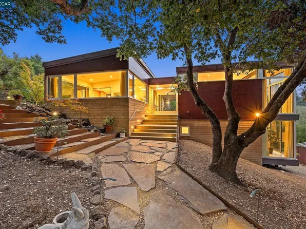 2 Crane Ct, Orinda, CA 94563