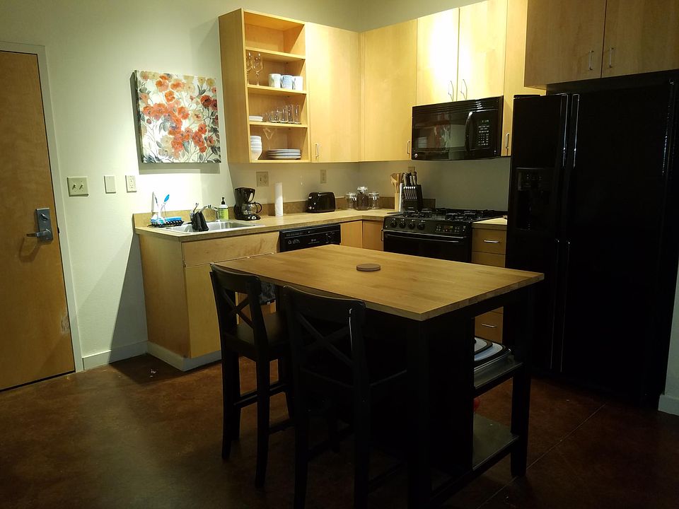 1st image of 1425 NE 61st Ave APT 202