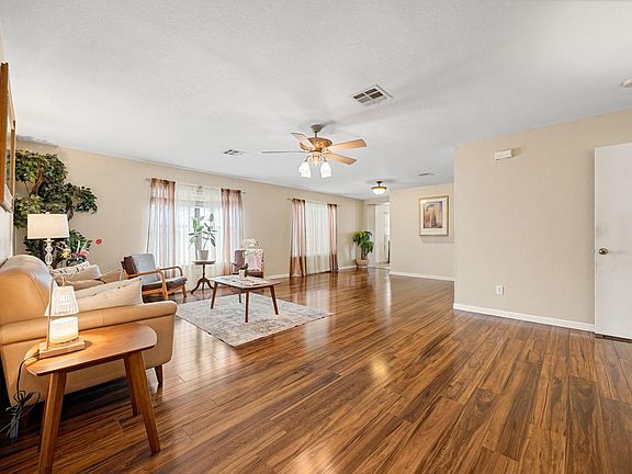 5th image of 166 Kristen Dr