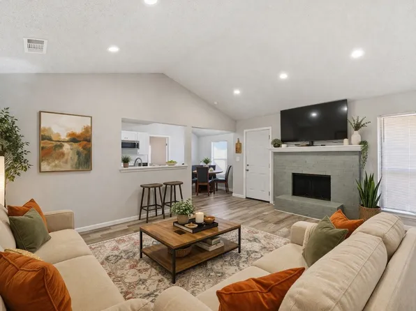 2306 Carol Good Ln, Carrollton, TX 75006