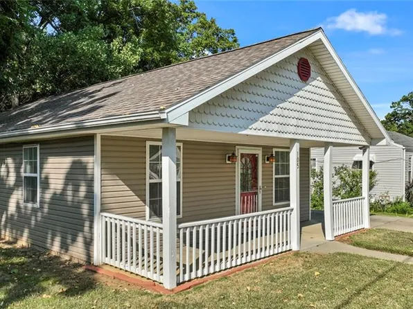 105 E Sycamore St, Nevada, MO 64772