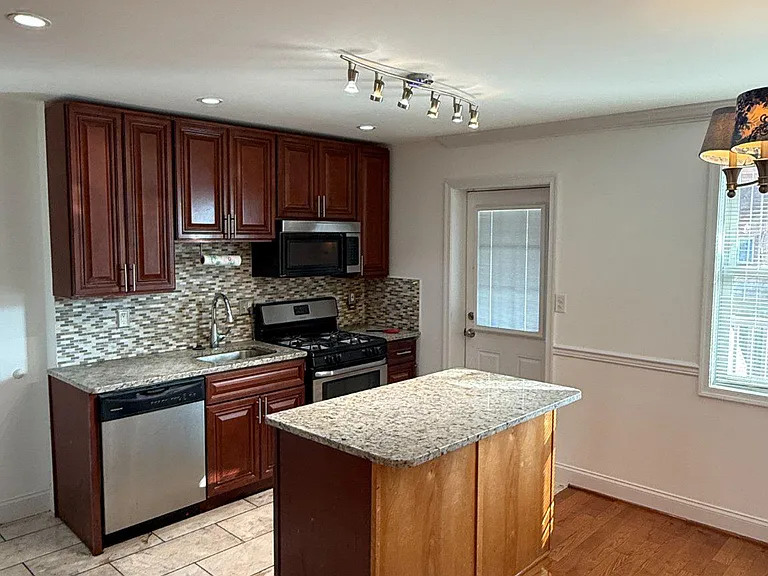 1907 Penhall Rd — Photo 36