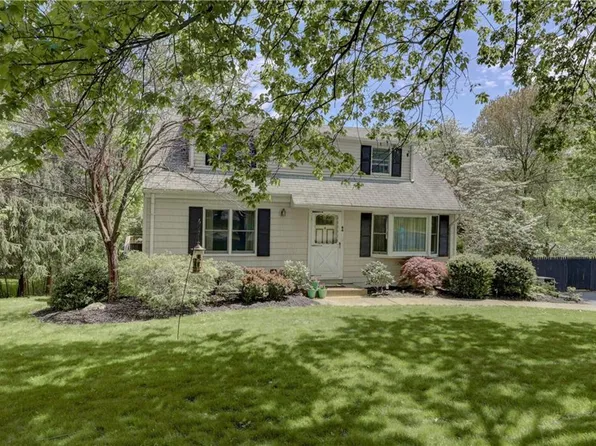 64 Fillmore St, Pearl River, NY 10965