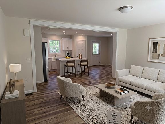 3rd image of 12 Winsor Way
