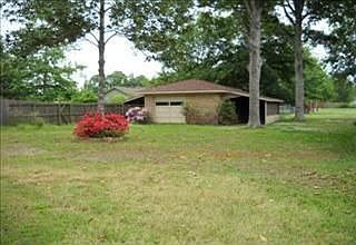 2nd image of 125 Wisteria St