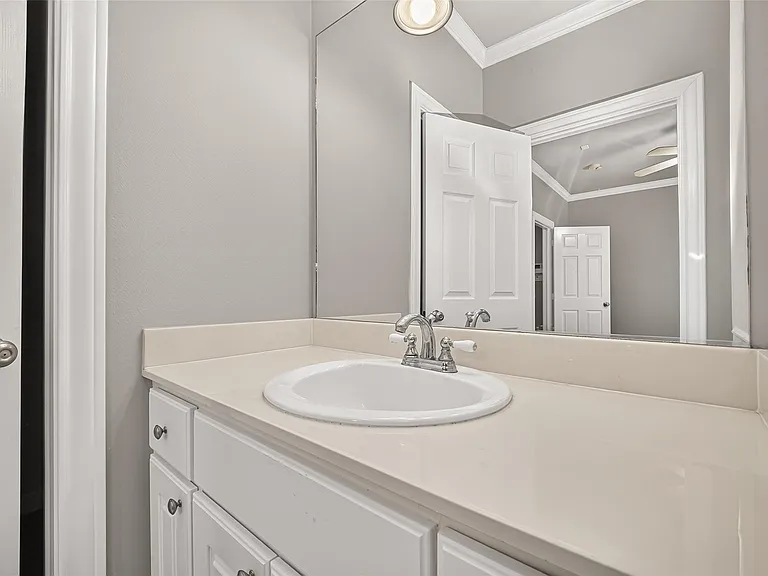 1513 Roy St — Photo 31
