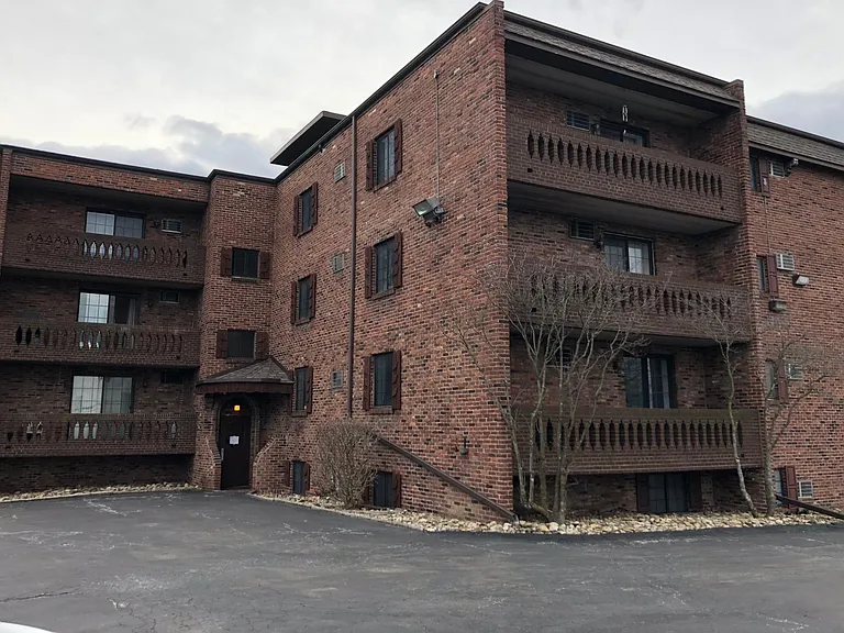 83 Union Ave — Photo 2